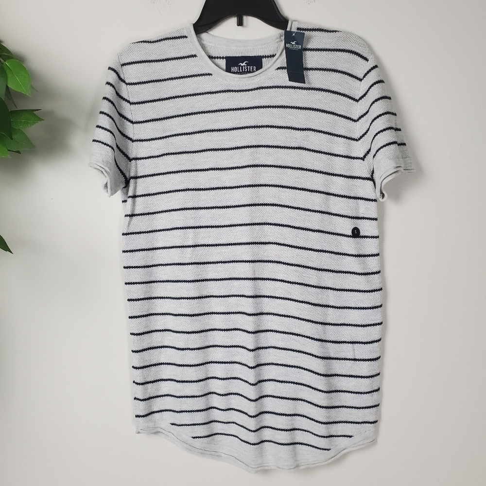 NEW Hollister Men's Cream White and Navy Striped Knit Shirt Size Small